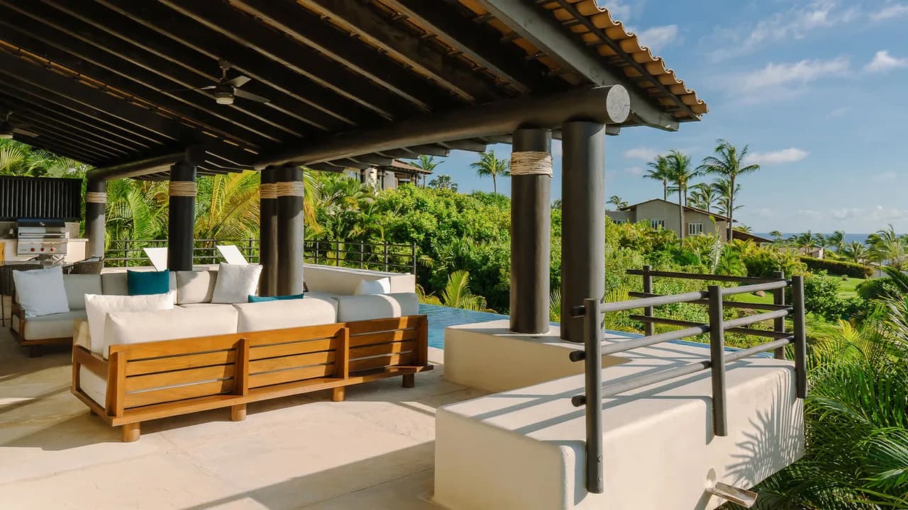 Spacious Villa With Ocean and Palm Views photo 4