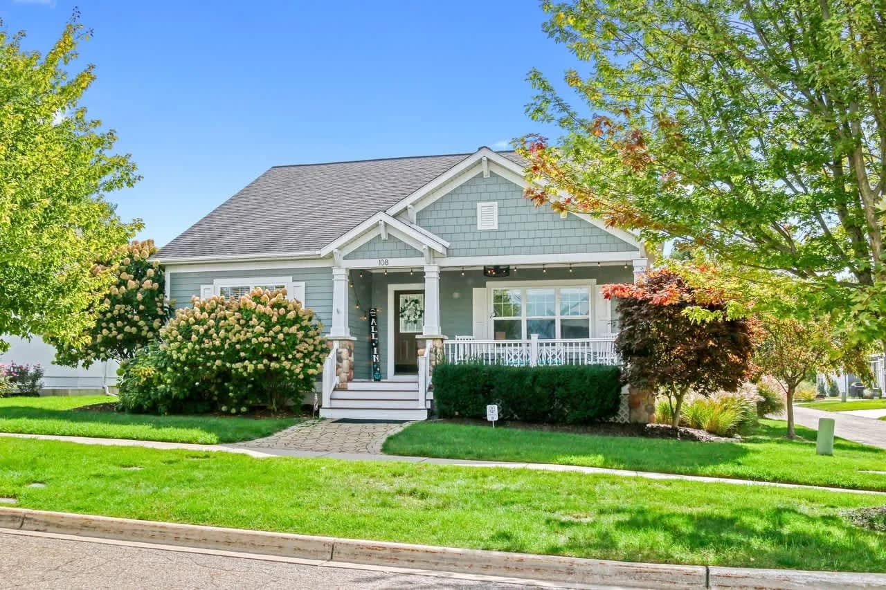 Lakefront Five Bedroom Villa in Lake Michigan Shore
