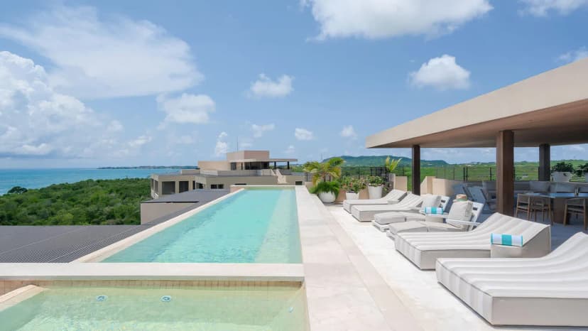 Luxury Beachfront Penthouse With Two Pools
