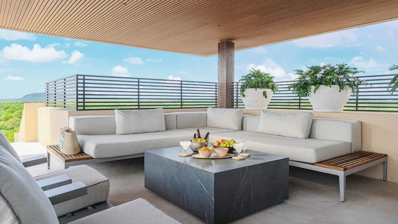 Luxury Beachfront Penthouse With Two Pools photo 4