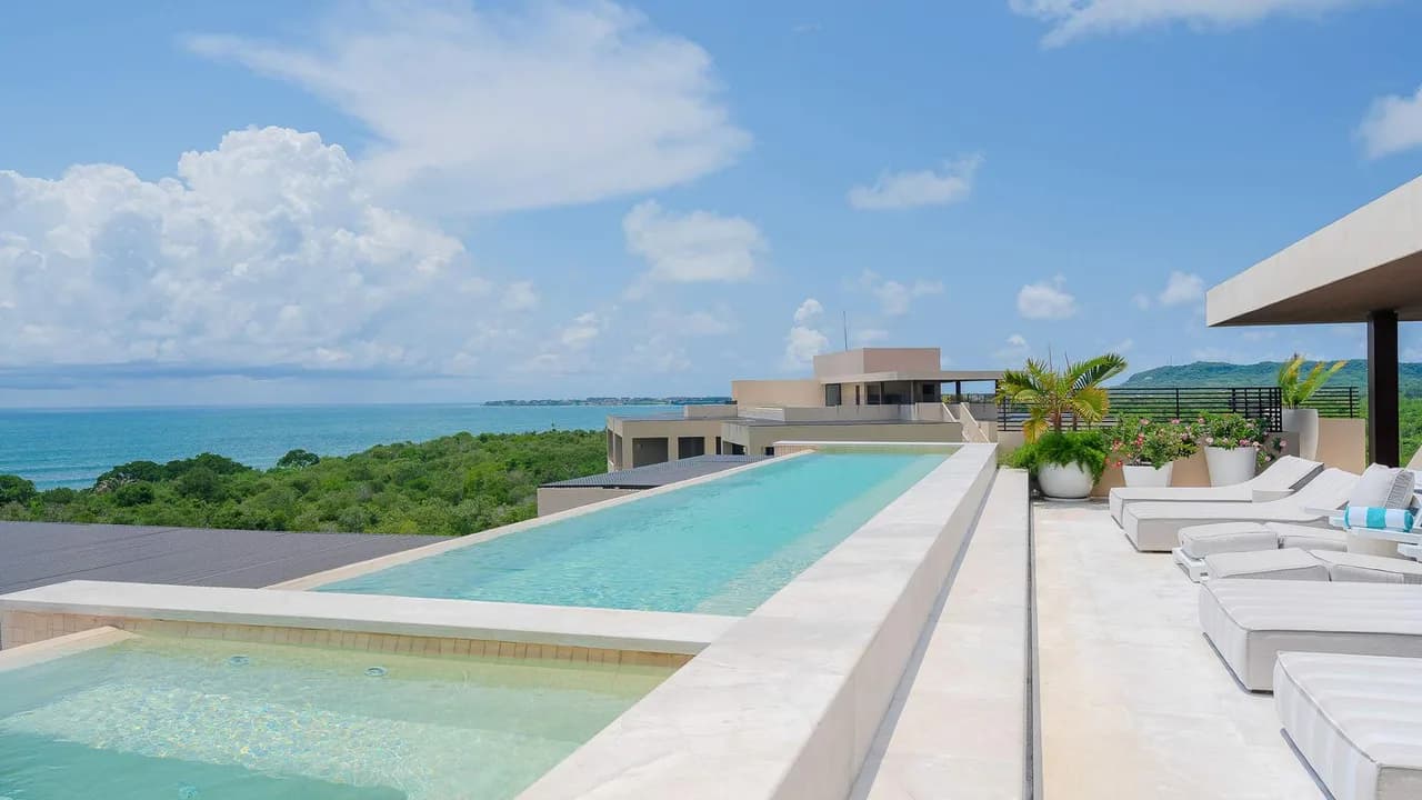 Luxury Beachfront Penthouse With Two Pools photo 5