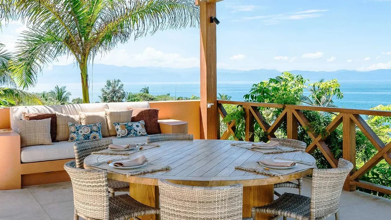 Elegant Beachfront Villa With Infinity Pool photo 5