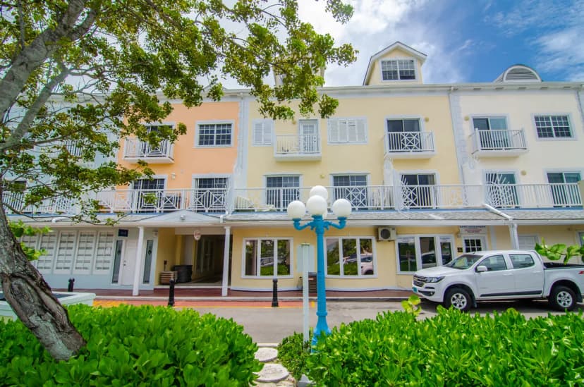 Elegant Sandyport Home With Sea View