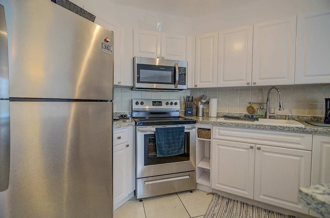 Elegant Sandyport Home With Sea View photo 3