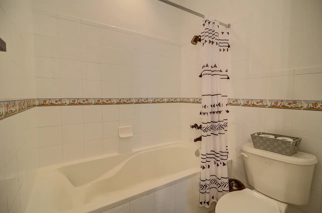 Elegant Sandyport Home With Sea View photo 5
