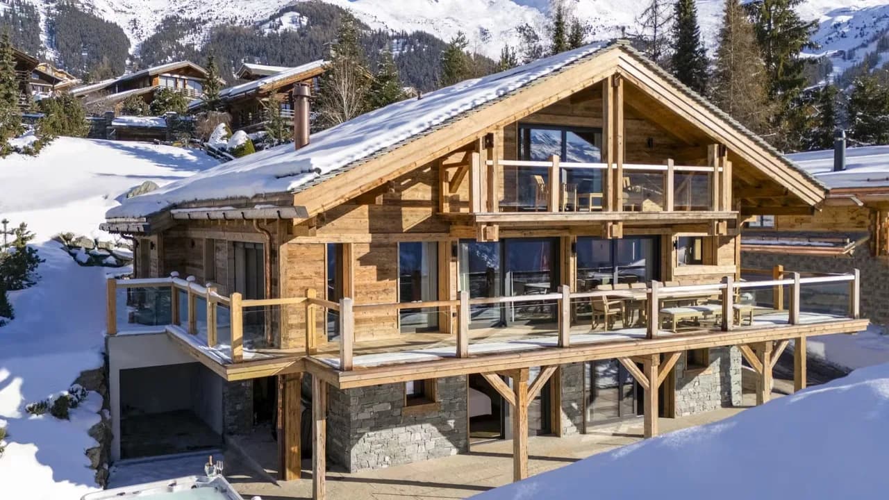 Ski Chalet With Hot Tub and Valley Views