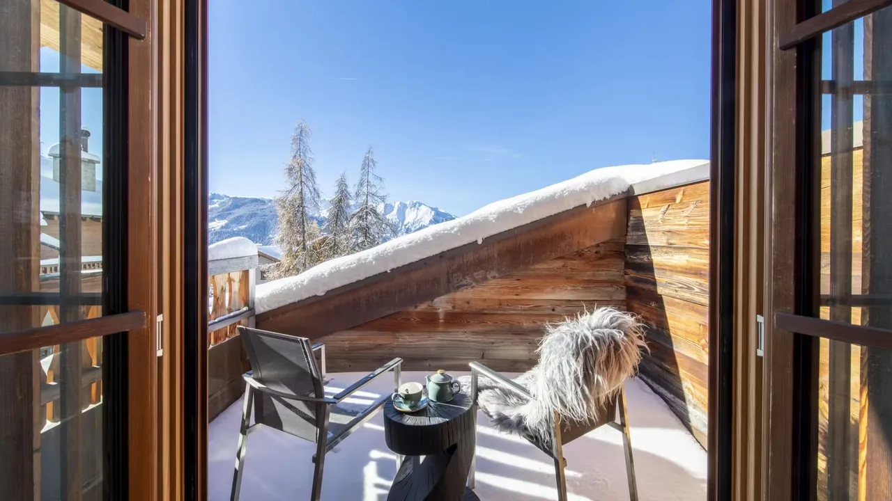Beautiful Alpine Chalet With Mountain Views photo 4