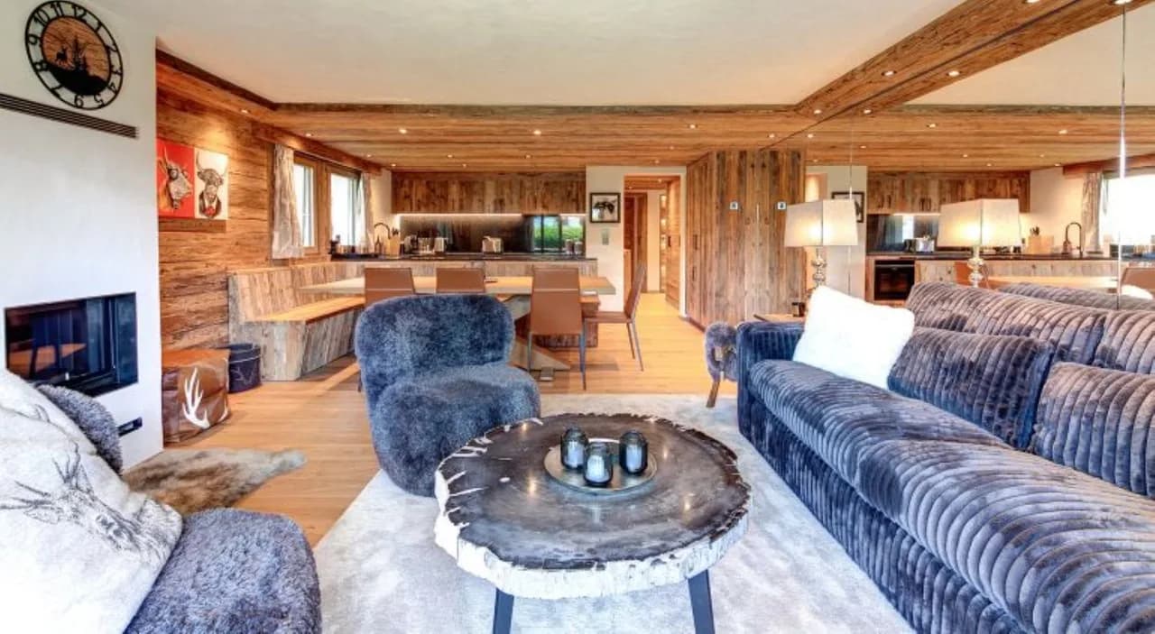Refined Montvue Designer Residence photo 2