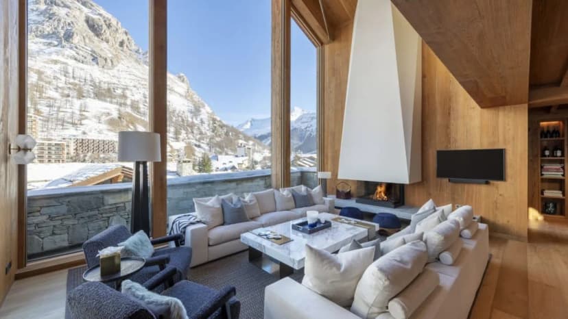 Beautiful Chalet With Heated Pool And Sauna