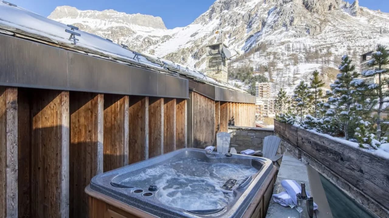 Beautiful Chalet With Heated Pool And Sauna photo 5