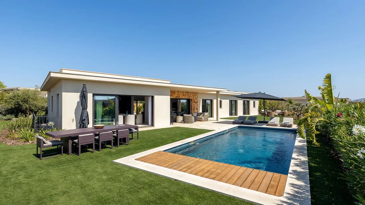 Luxury Faro Retreat With Heated Pool