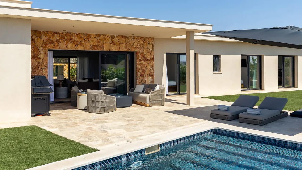 Luxury Faro Retreat With Heated Pool photo 3