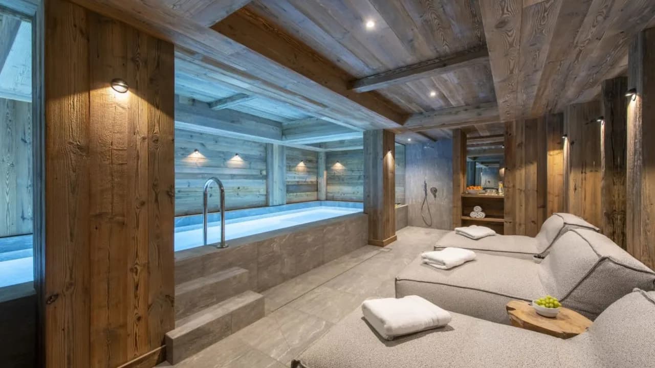 Elegant Mountain Chalet With Indoor Hot Tub photo 4
