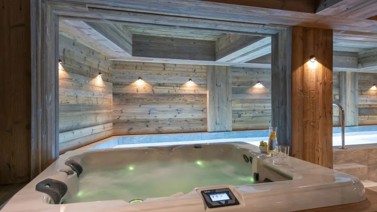 Elegant Mountain Chalet With Indoor Hot Tub photo 5