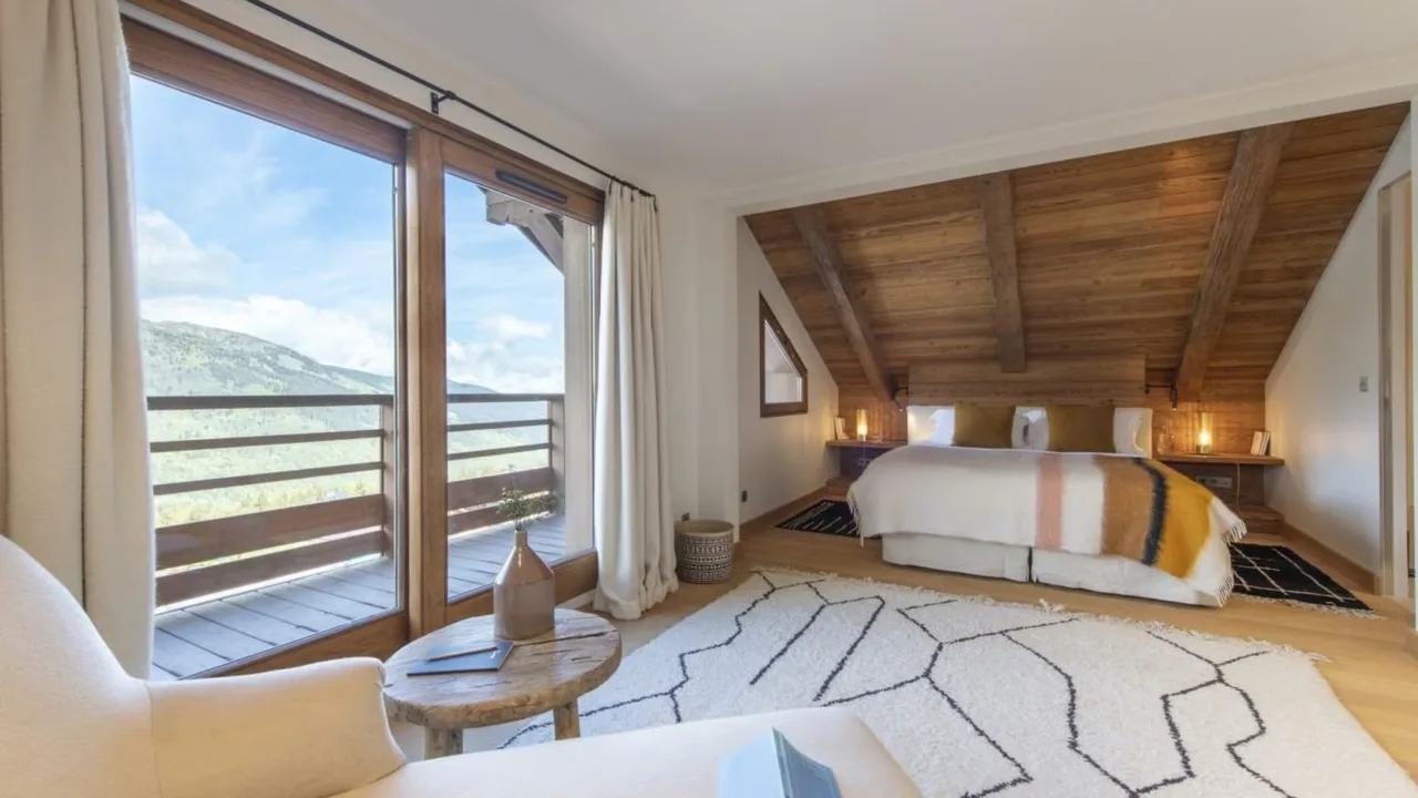 Chic Mountain Apartment With Balcony Views photo 3