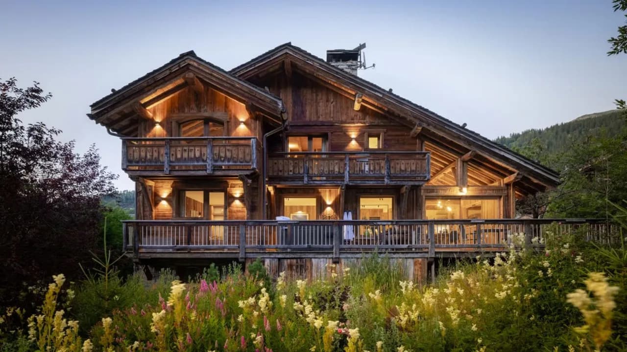 Elegant Ski Chalet Featuring Private Hot Tub