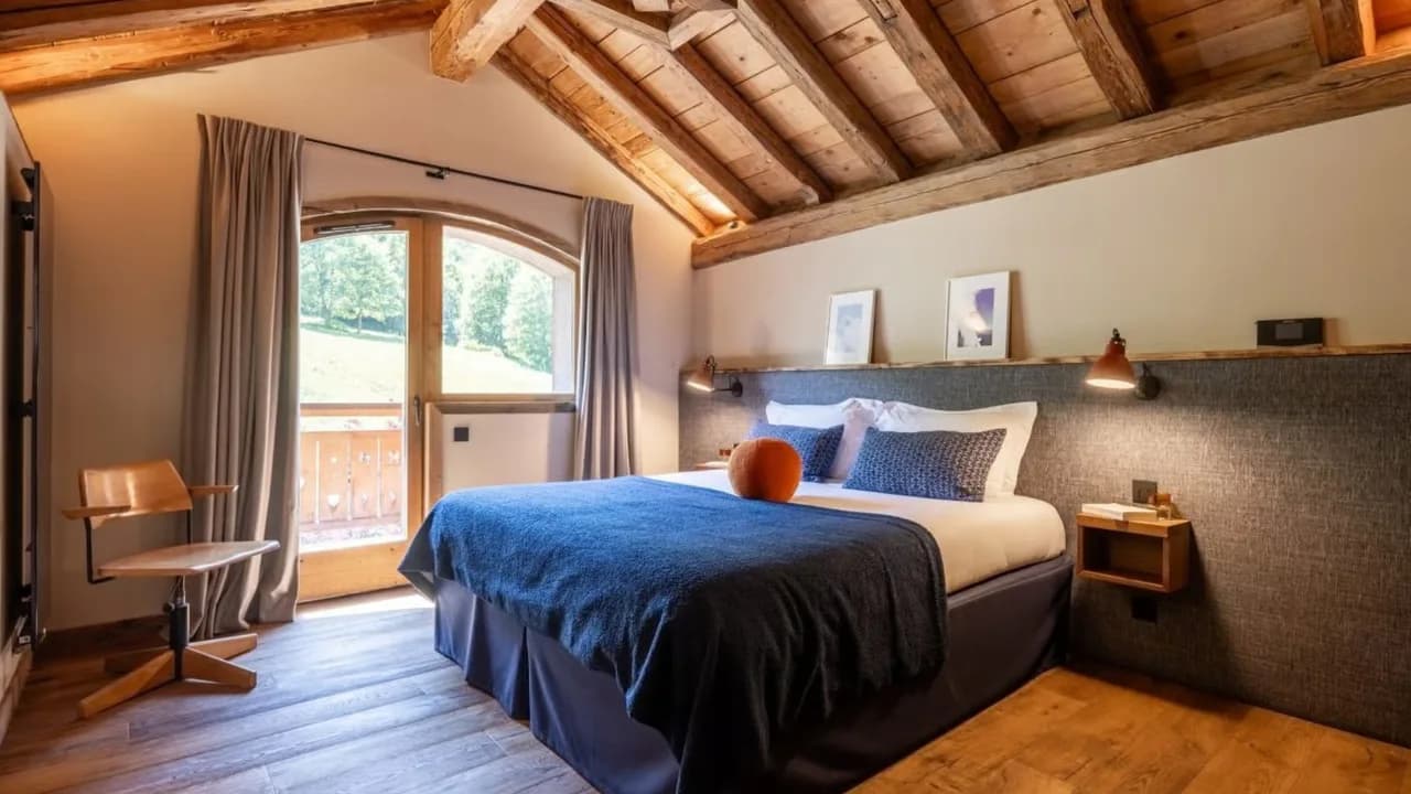 Elegant Ski Chalet Featuring Private Hot Tub photo 3