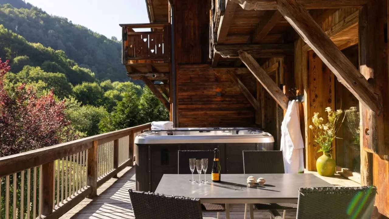 Elegant Ski Chalet Featuring Private Hot Tub photo 4
