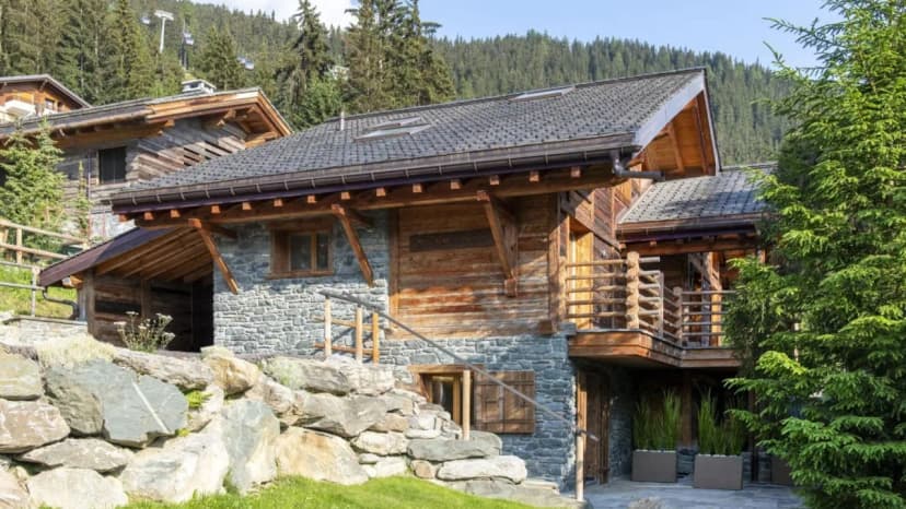 Cozy Ski Chalet With Outdoor Hot Tub