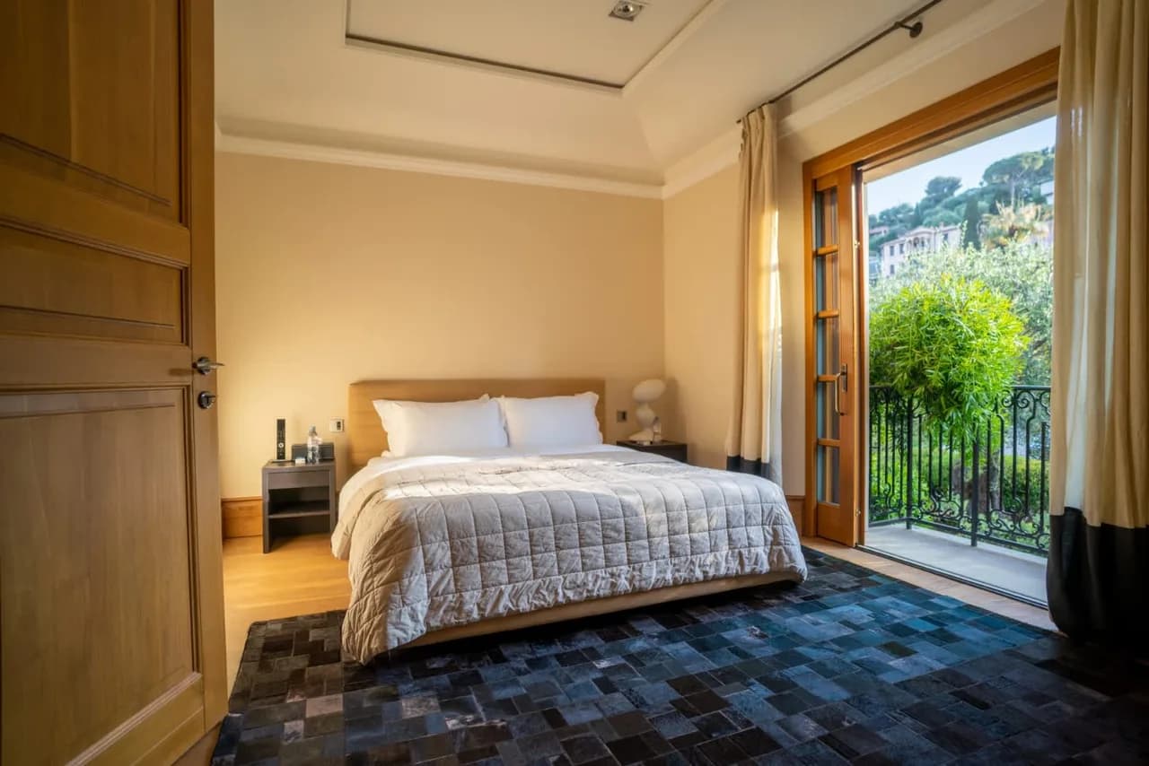 Seaside Villa with Grand Open Interiors photo 3