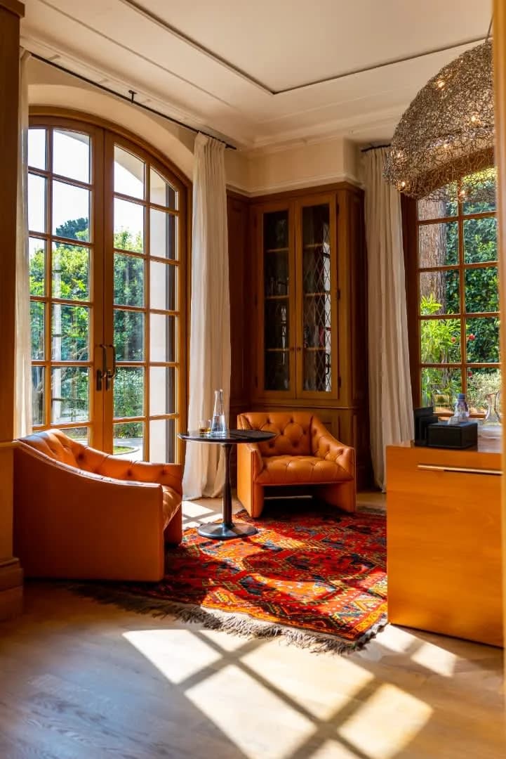 Seaside Villa with Grand Open Interiors photo 4