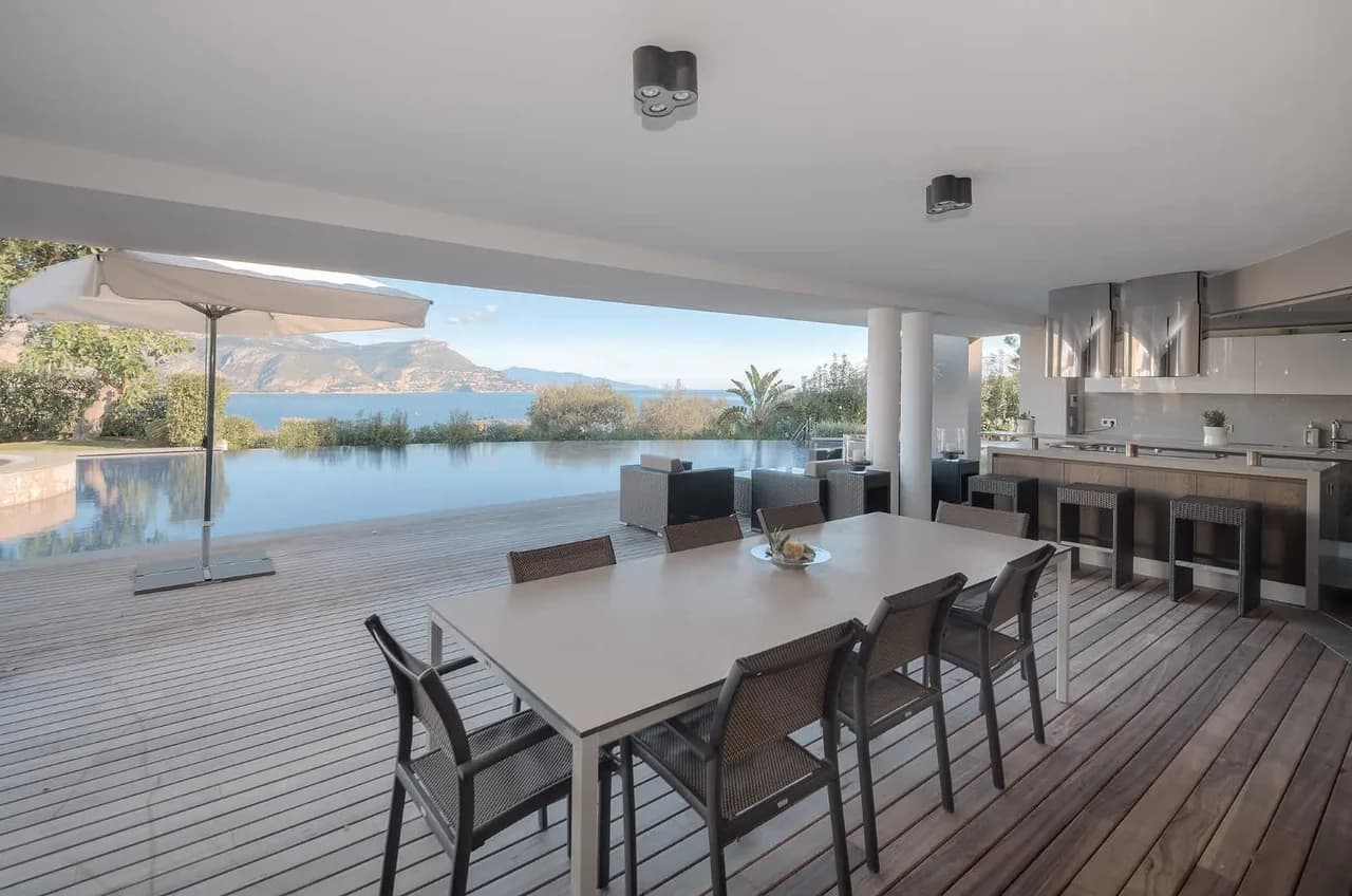 Refined Villa With Outdoor Summer Kitchen photo 2