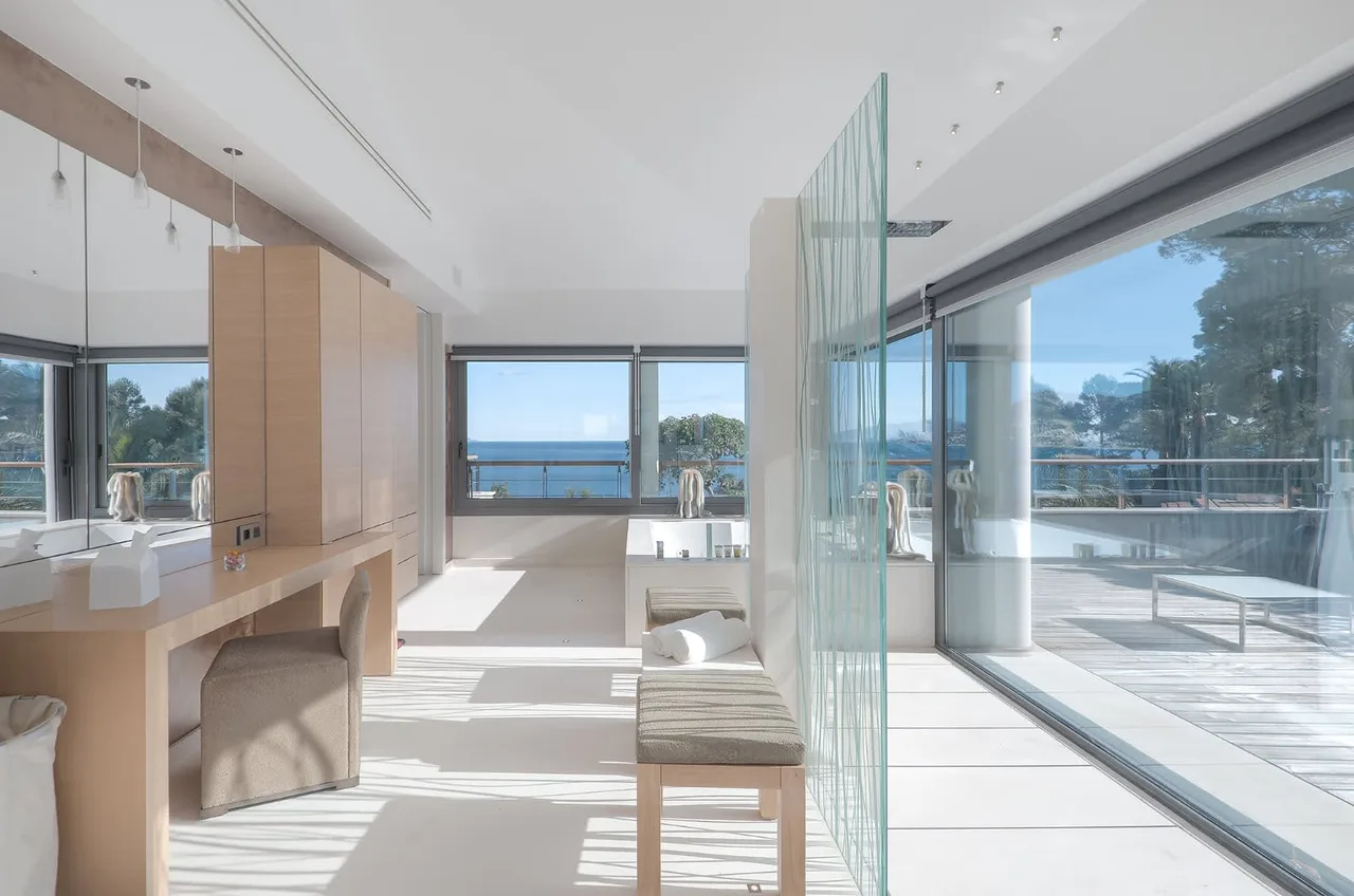 Refined Villa With Outdoor Summer Kitchen photo 5