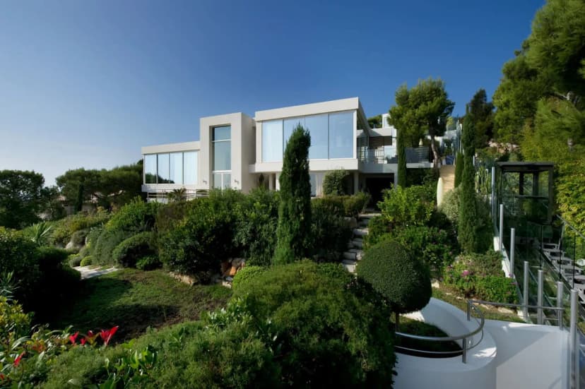 Modern Villa With Pool And Gym