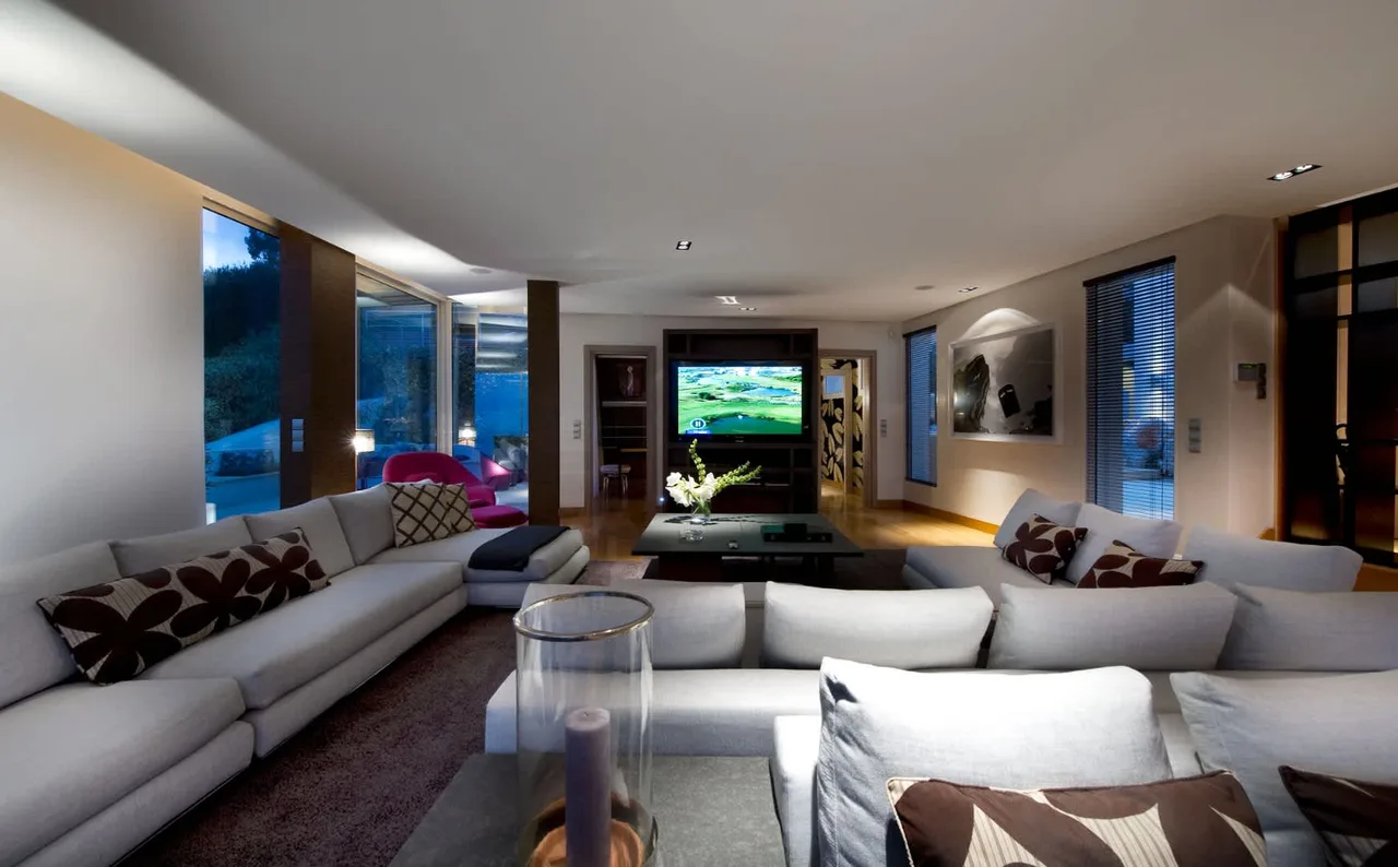 Modern Villa With Pool And Gym photo 5