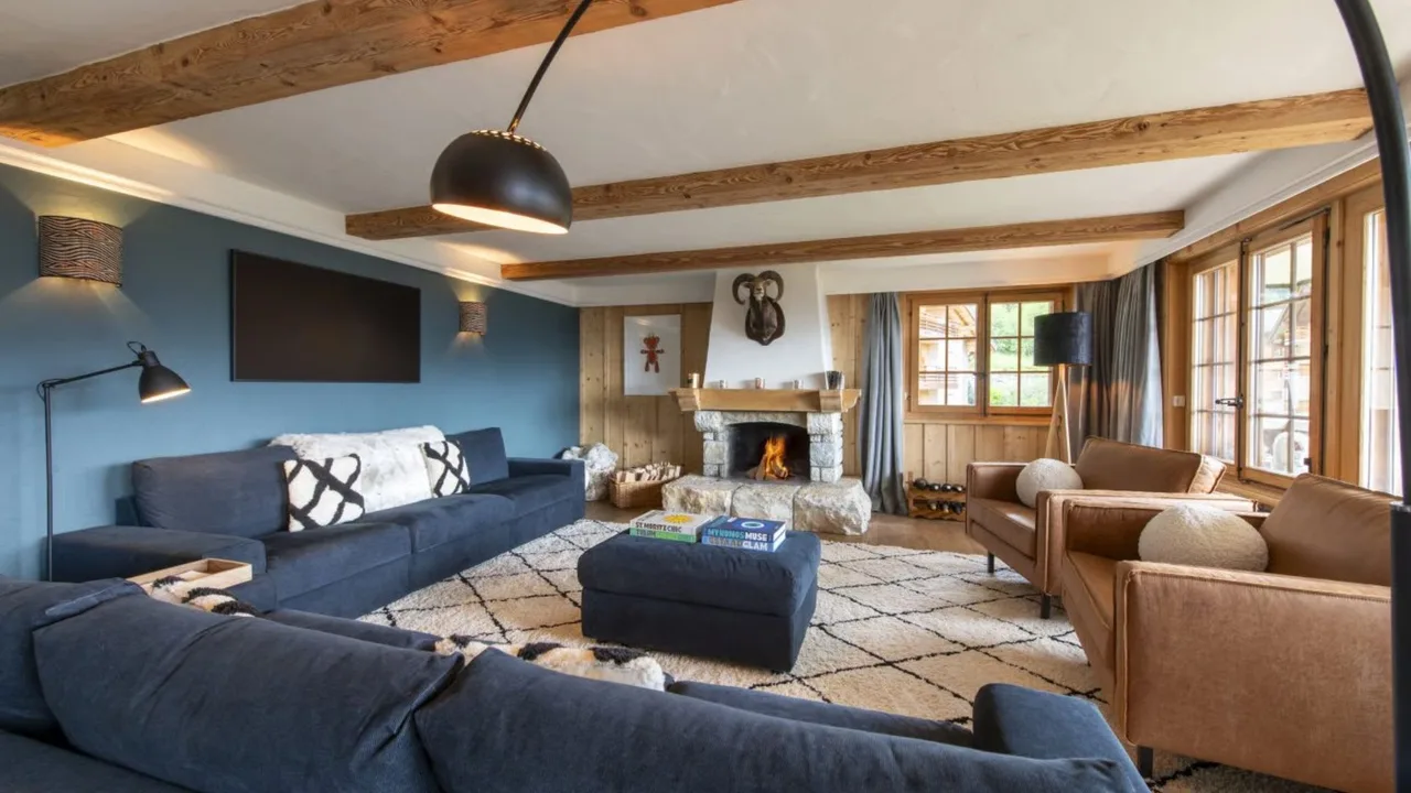 Spacious Ski Apartment With Mountain Views