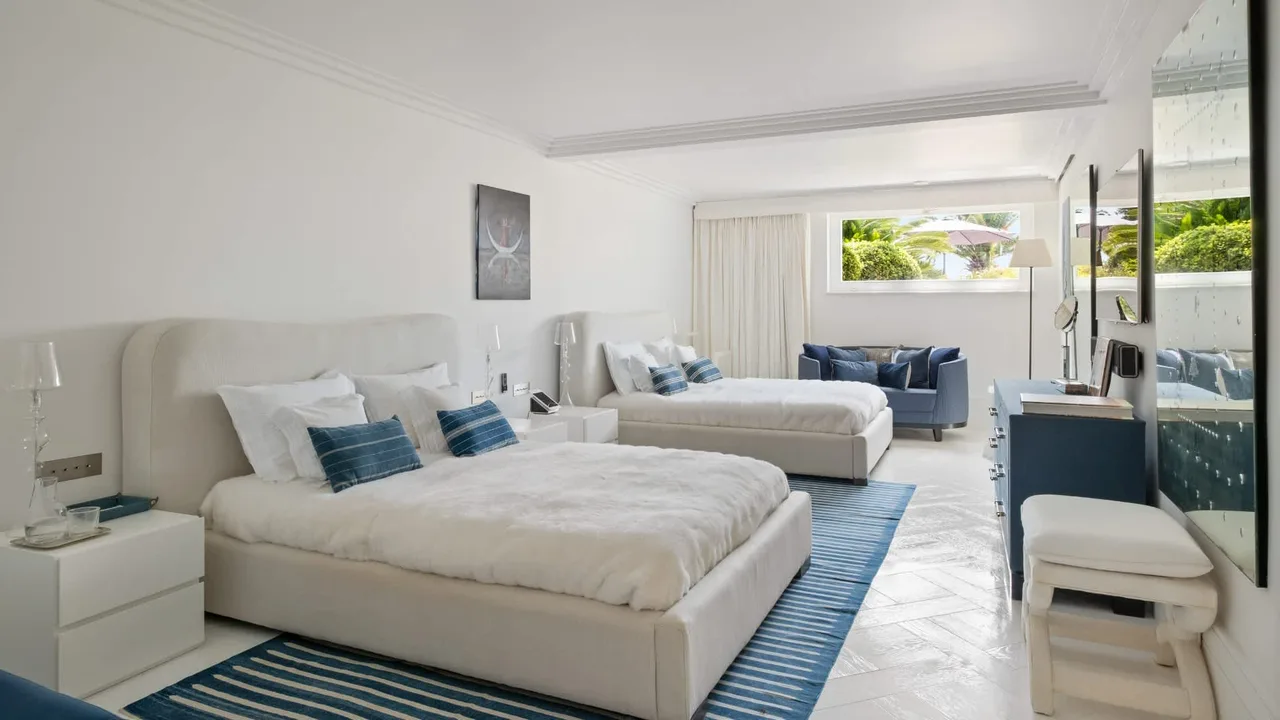 Refined Villa With Four Luxury Bedrooms photo 3