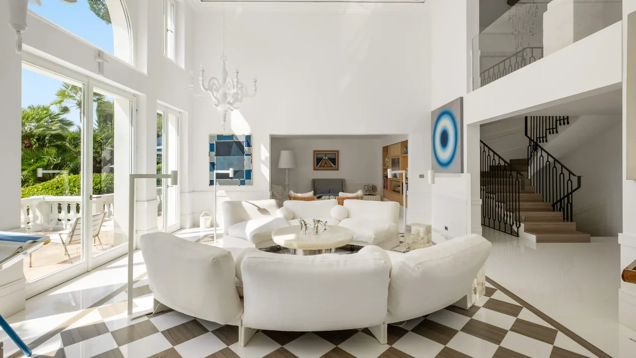 Refined Villa With Four Luxury Bedrooms photo 5