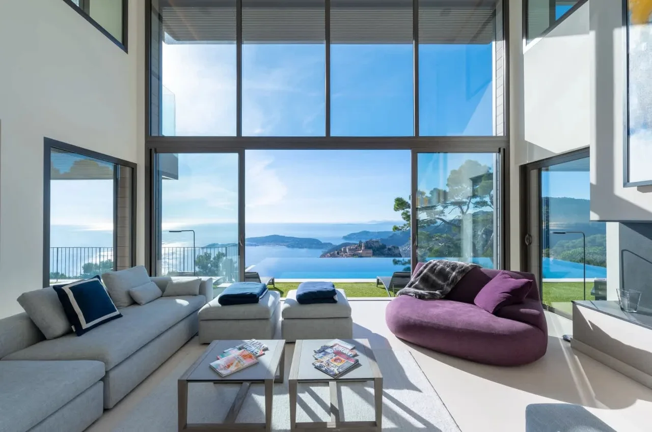 Modern Villa With Bright Airy Interiors photo 2