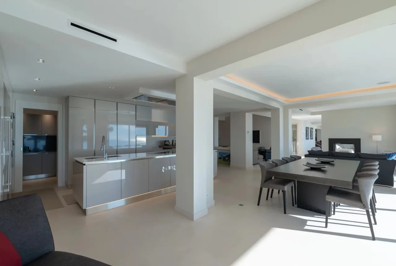 Modern Villa With Bright Airy Interiors photo 5