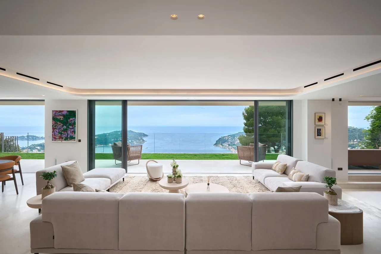 Elegant Villa With Private Spa Facilities photo 2