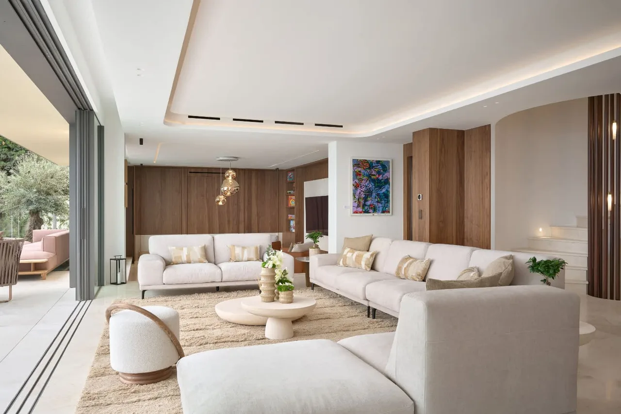 Elegant Villa With Private Spa Facilities photo 4