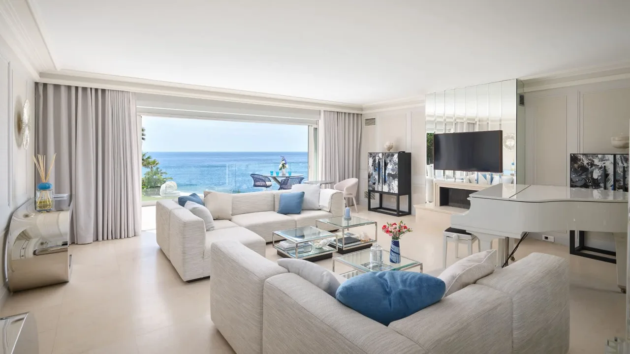 Exclusive Villa Featuring Private Cinema Room photo 2