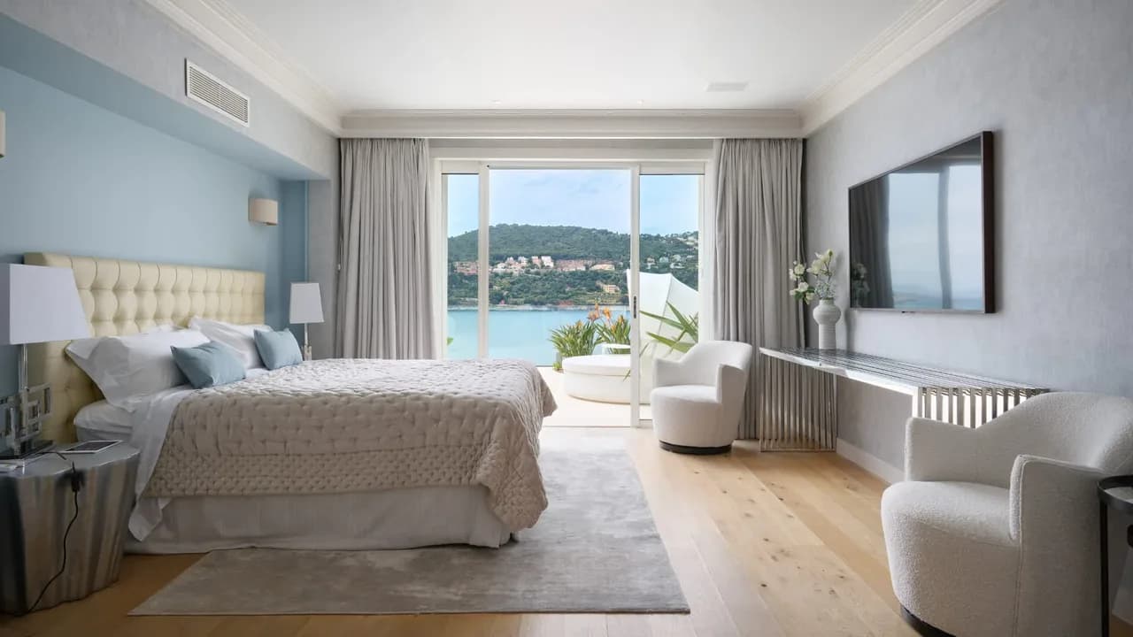 Exclusive Villa Featuring Private Cinema Room photo 3
