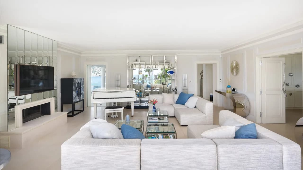 Exclusive Villa Featuring Private Cinema Room photo 4