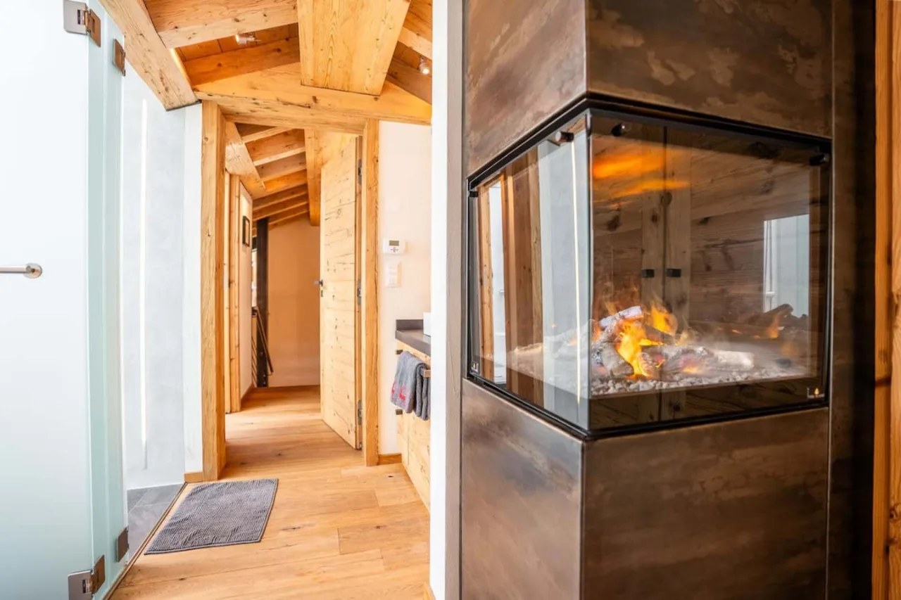 Spacious Penthouse Apartment in Central Zermatt photo 5