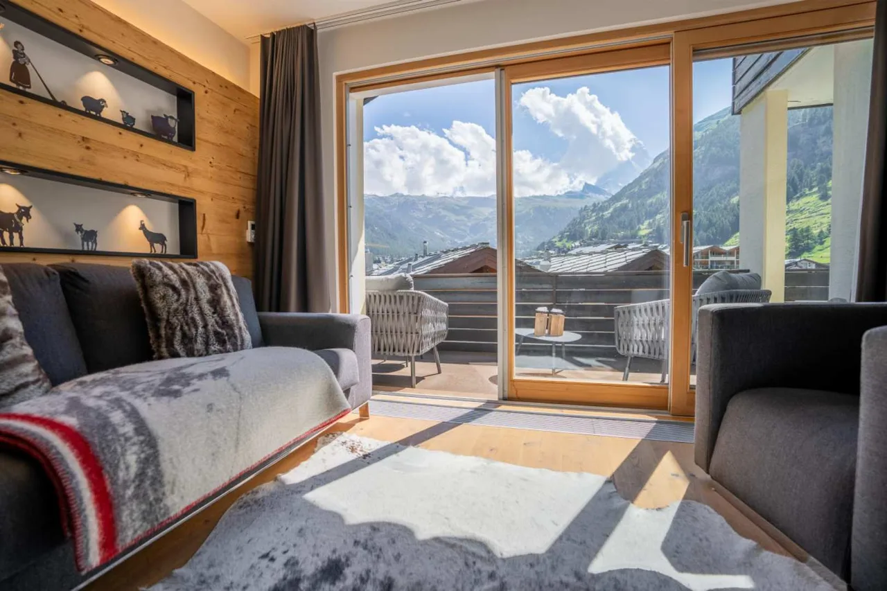 Spacious Zermatt Home With Large Balcony photo 2