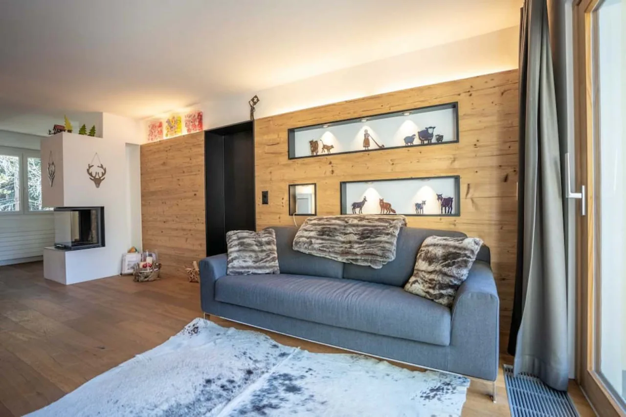Spacious Zermatt Home With Large Balcony photo 3