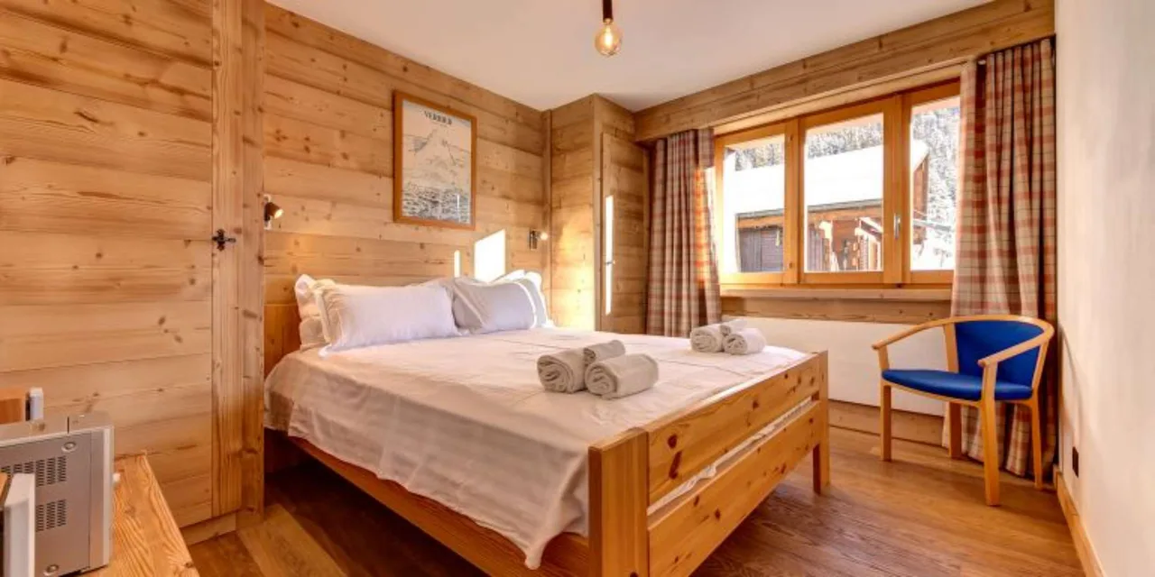 Bright Corner Apartment With Mountain Views photo 2