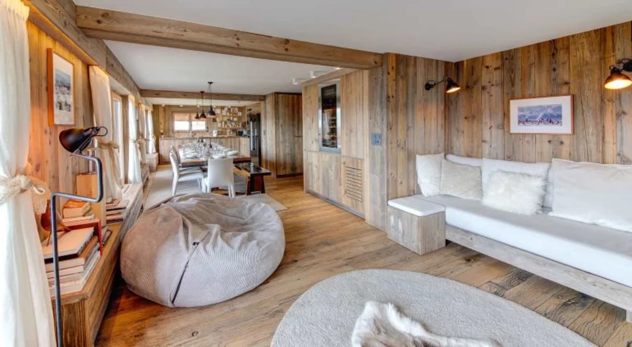 Elegant Five Bedroom Apartment With Fireplace photo 3