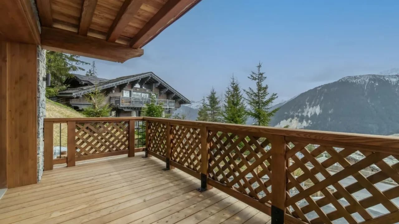 Elegant Apartment With Courchevel Mountain Views photo 3