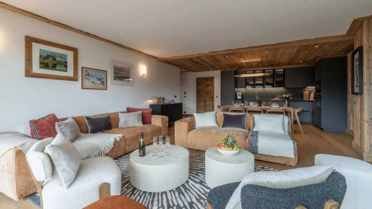 Elegant Apartment With Courchevel Mountain Views photo 5