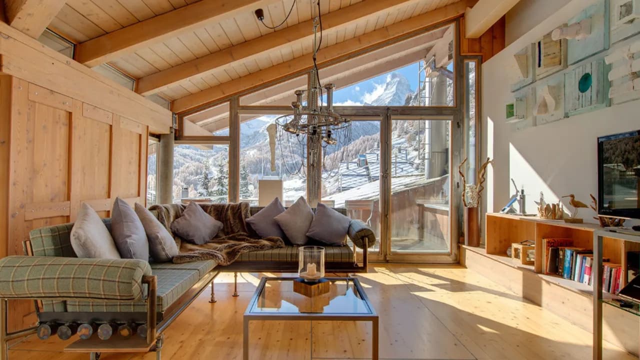 2BR Apartment With Panoramic Views photo 2