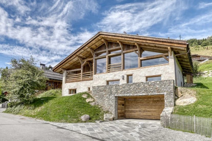 Modern Mountain Chalet With Exclusive Atmosphere