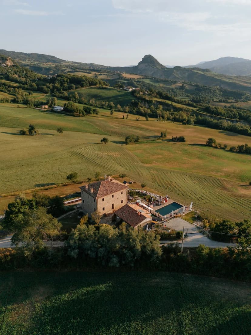 Spacious Countryside Villa with Pool in Le Marche