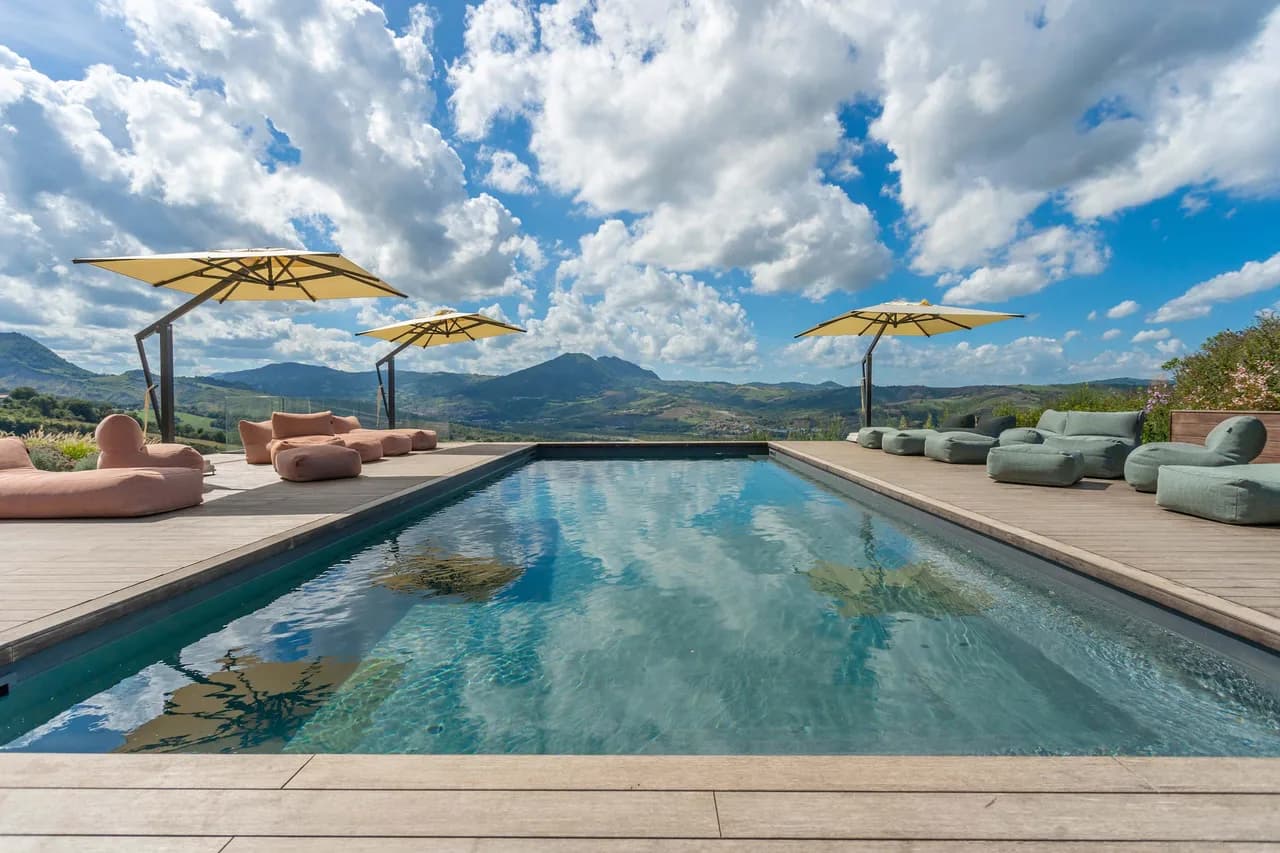Spacious Eight-Bedroom Retreat in Emilia-Romagna photo 2